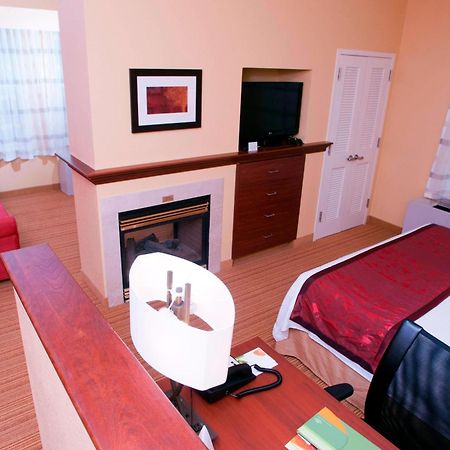 Courtyard Middlebury Hotel Екстериор снимка