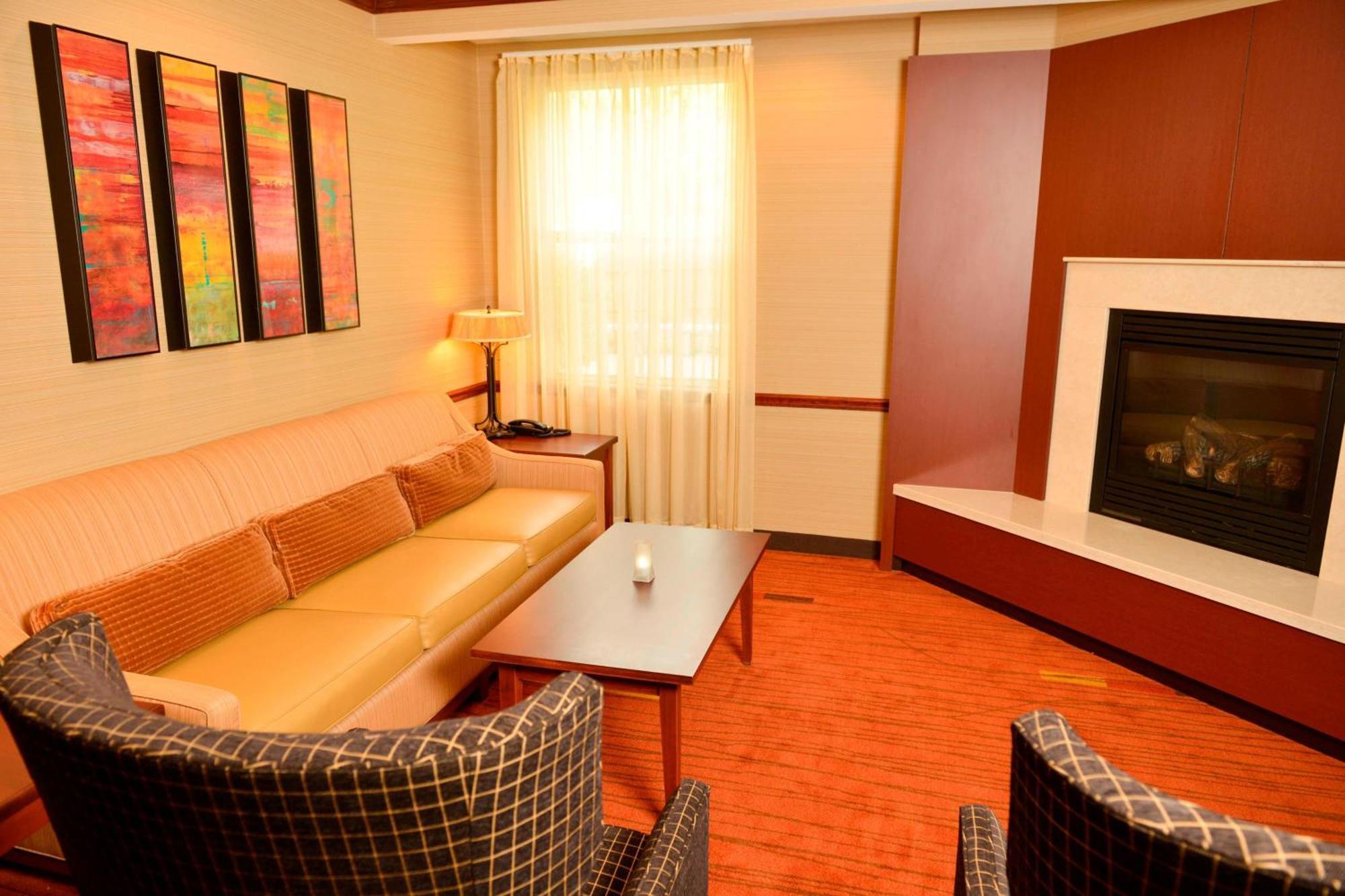 Courtyard Middlebury Hotel Екстериор снимка
