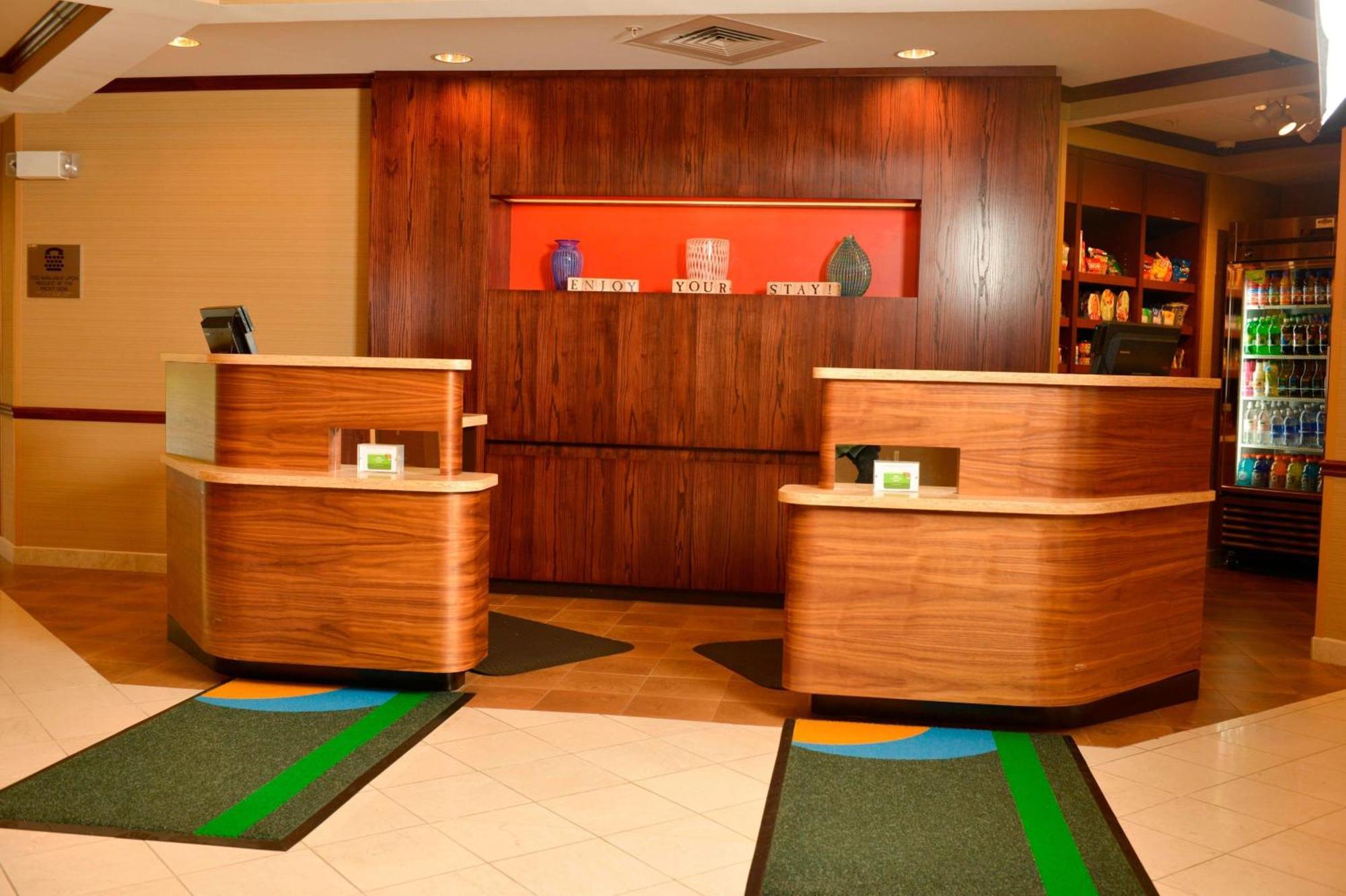 Courtyard Middlebury Hotel Екстериор снимка