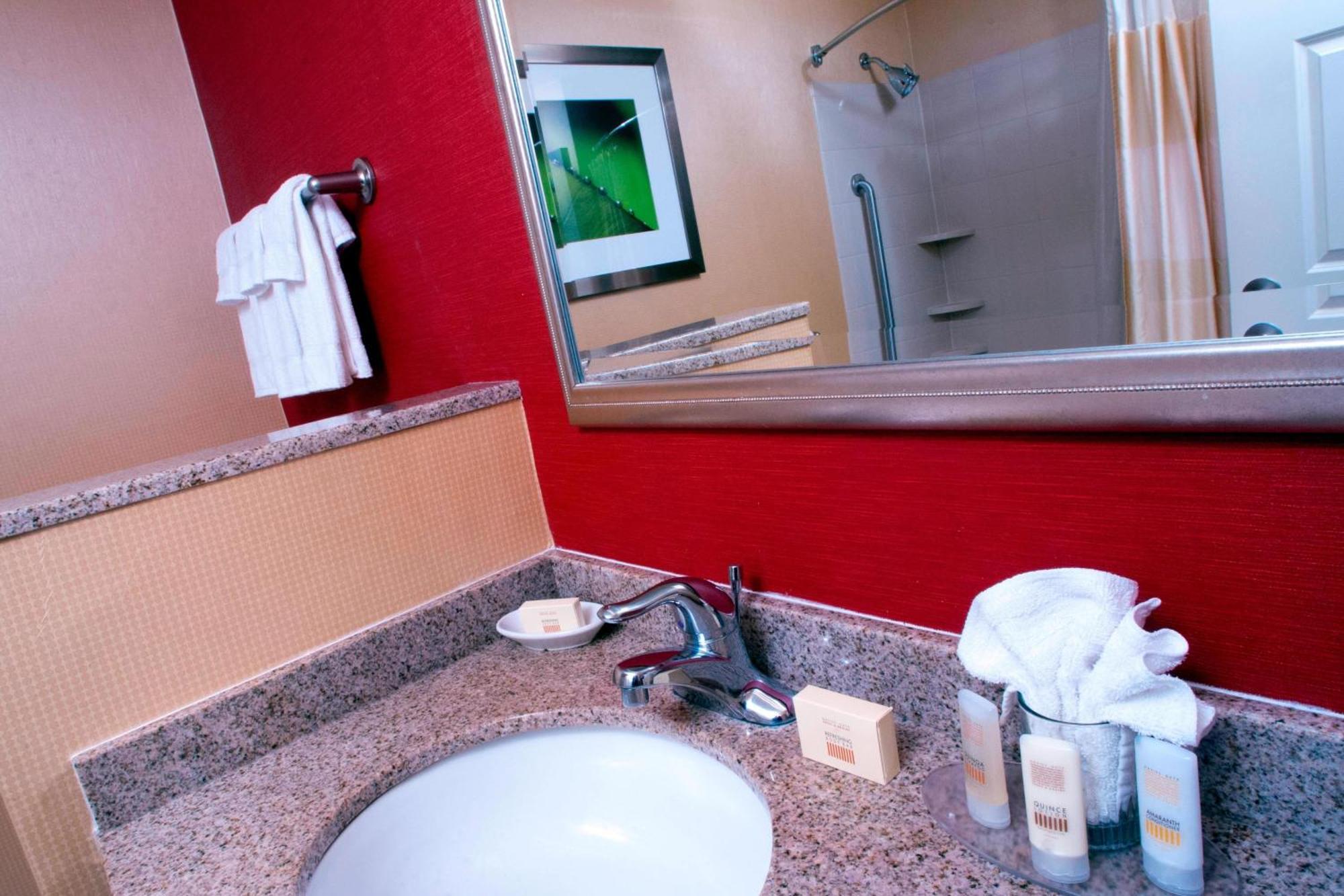 Courtyard Middlebury Hotel Екстериор снимка