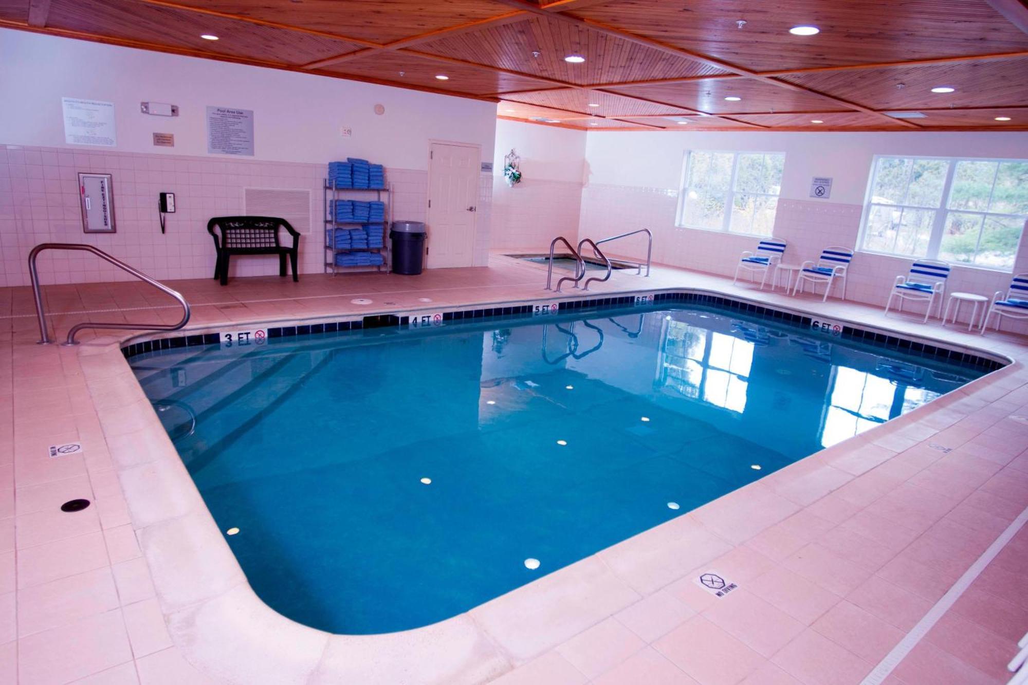 Courtyard Middlebury Hotel Екстериор снимка