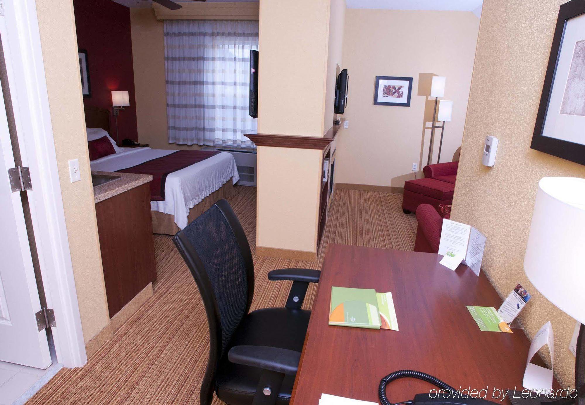 Courtyard Middlebury Hotel Екстериор снимка