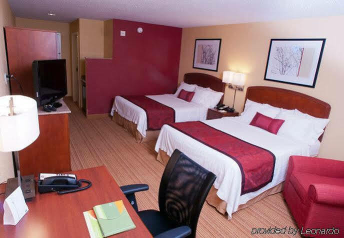 Courtyard Middlebury Hotel Екстериор снимка